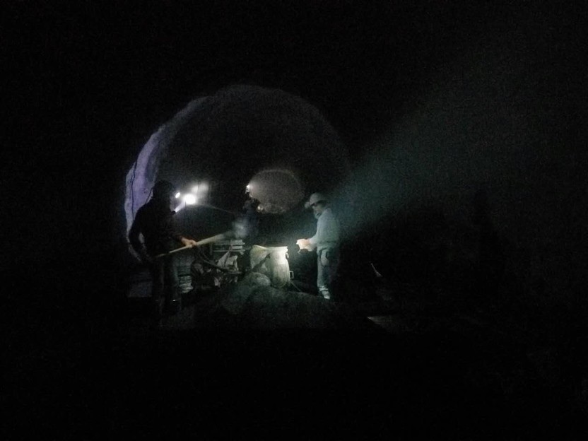 礦建三公司曹家灘項(xiàng)目部主、副斜井聯(lián)絡(luò)巷順利貫通