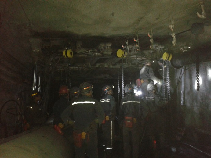 礦建三公司雙龍項(xiàng)目部安全順利拆除掘進(jìn)臨時支護(hù)裝置