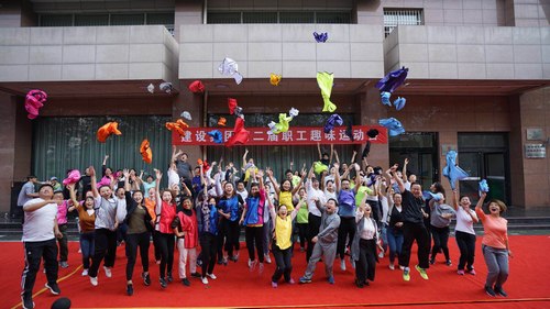 瞧，他們嗨瘋了！