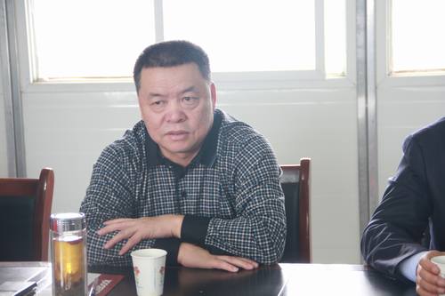 陜煤集團總經(jīng)理助理、建設(shè)集團聯(lián)合黨委書記、董事長寧興剛節(jié)日期間深入銅煤公司施工生產(chǎn)一線視察慰問