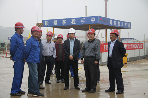 陜煤集團總經(jīng)理助理、建設(shè)集團聯(lián)合黨委書記、董事長寧興剛一行蒞臨天工公司陜煤研究院西安總部工地視察指導(dǎo)工作