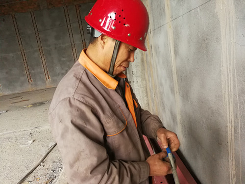 一個(gè)踏踏實(shí)實(shí)的“犁地?！?></div>
                                <div   id=