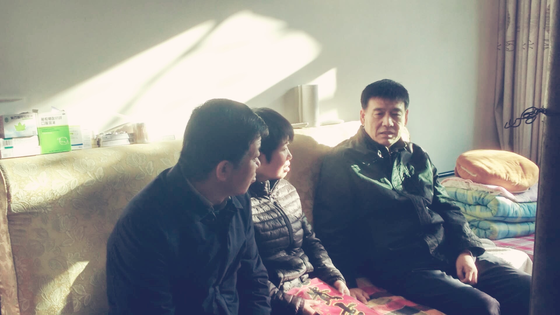 建設(shè)集團(tuán)聯(lián)合黨委副書記、紀(jì)委書記、工會主席侯本英一行慰問礦建三公司困難職工