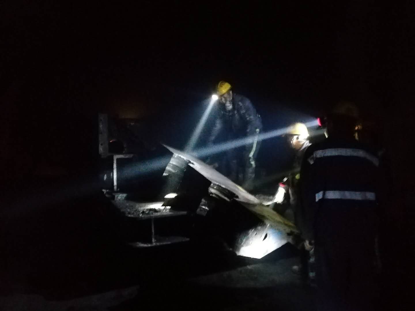 機(jī)電安裝公司神府項目部提前完成承建的二部膠帶機(jī)拆除回撤