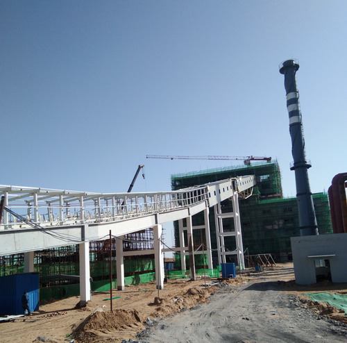 銅川分公司順利完成小保當原煤倉至預先篩分破碎車間1號帶式輸送機棧橋吊裝任務