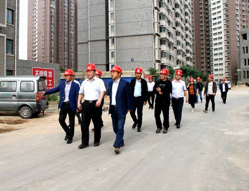 寧興剛、王明智一行深入銅煤1#、2#住宅小區(qū)施工現(xiàn)場(chǎng)調(diào)研指導(dǎo)工作