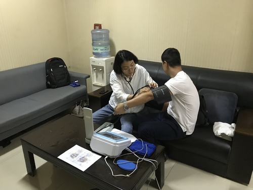 陜煤建設(shè)路橋分公司心系職工健康開展中醫(yī)義診理療活動