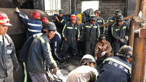 陜煤建設機電安裝公司:24小時“激戰”更換曹家灘1001膠帶