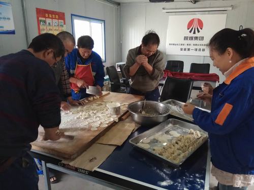 陜煤建設(shè)洗選煤運(yùn)營公司安裝第一項(xiàng)目部：迎中秋、包餃子、暖人心