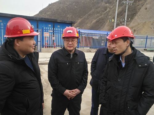 延安市副市長王軍營新年伊始蒞臨車村項(xiàng)目部調(diào)研