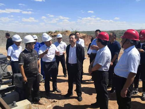 陜西省榆林市政協(xié)副主席蘇世強(qiáng)一行深入陜煤建設(shè)銅煤公司靖神鐵路項(xiàng)目調(diào)研指導(dǎo)工作