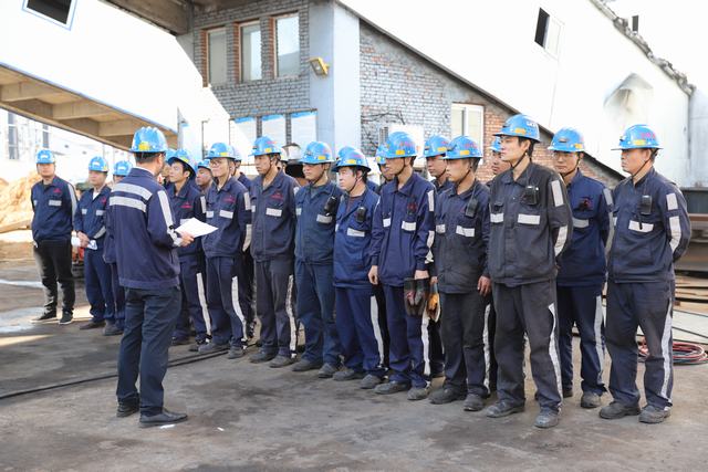 陜煤建設(shè)洗選煤運(yùn)營公司紅柳林運(yùn)營項(xiàng)目部黨支部：焊花下的較量