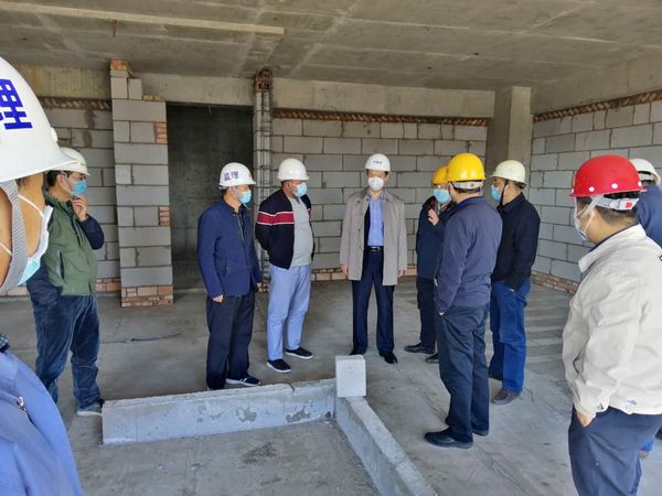 陜煤實業(yè)集團副總經理任廣民深入神木杏花園工程施工現(xiàn)場檢查指導工作