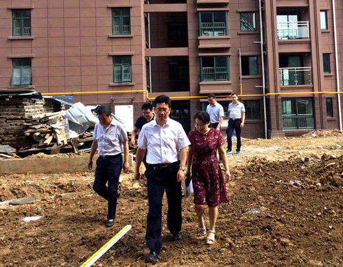 安康市副市長(zhǎng)寇全安深入大秦置業(yè)公司龍灣水境小區(qū)調(diào)研