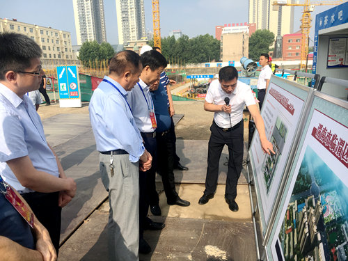 渭南市臨渭區(qū)人大主任王進文一行深入大秦置業(yè)公司梅園新村項目檢查指導(dǎo)工作