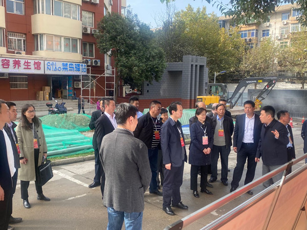 西安市新城區政協委員張煒一行深入陜煤建設澄合分公司老舊小區改造項目觀摩指導工作