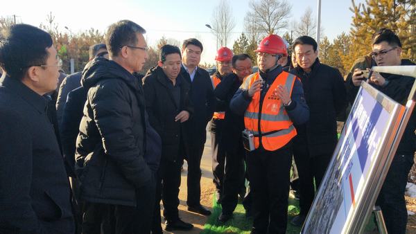 榆林市政協副主席、政府秘書長、科創新城管委會主任趙志平一行蒞臨科創新城市政一期工程N1項目指導工作