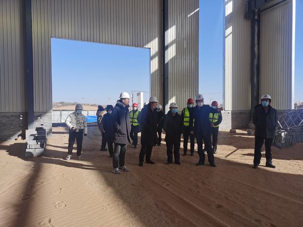 榆林市城市投資經營集團黨委副書記、總經理郝君深入陜煤建設榆林公司杭蕭綠色鋼結構產業制造基地項目檢查指導工作