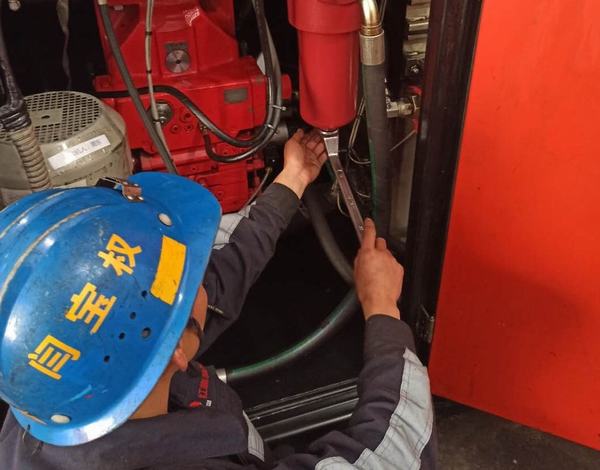 陜煤建設(shè)洗選煤運(yùn)營(yíng)公司紅柳林洗煤廠(chǎng)項(xiàng)目部： 年節(jié)生產(chǎn)穩(wěn)運(yùn)轉(zhuǎn) 養(yǎng)護(hù)設(shè)備出新招