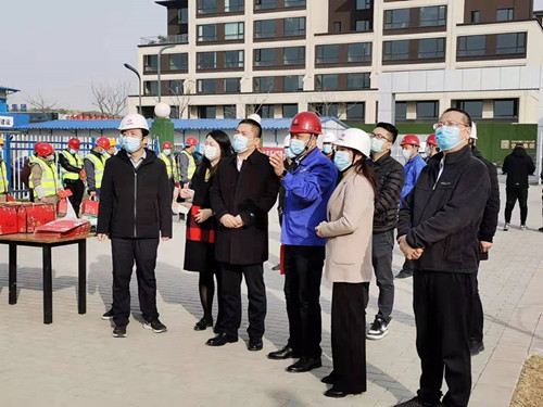 空港新城管理委員會副主任胡新建走訪慰問空港PPP項目就地過年職工