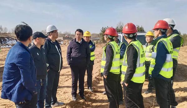 榆林科創新城建設有限公司總經理常應宏一行蒞臨科創新城市政一期工程N1項目經理部檢查指導工作