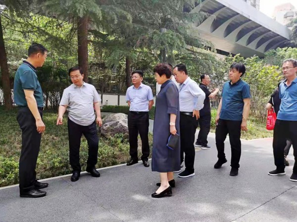 山西省運城市萬榮縣政府一行深入陜煤建設澄合分公司承建的西安建工路綠道公園進行考察