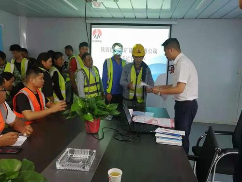 陜煤建設銅煤公司 深入施工現(xiàn)場開展“安全宣傳咨詢?nèi)铡被顒?></div>
                                <div   id=