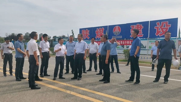 渭南市代市長陳曉勇一行深入南京金龍純電動商用車建設項目視察工作