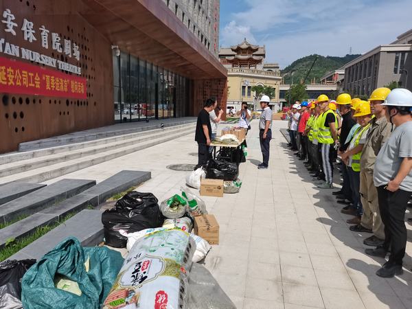 陜旅集團延安公司工會為陜煤建設銅煤公司延安項目部延安保育院參建人員送清涼