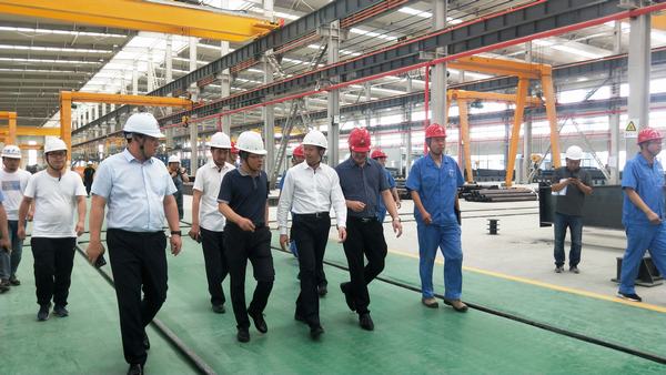 榆林市副市長陳忠蒞臨榆林市杭蕭綠色鋼結構產業制造基地項目調研指導工作