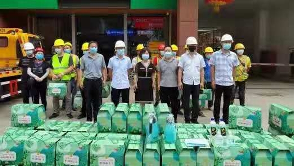 新城區總工會為陜煤建設新城公司一線建設者“送清涼”