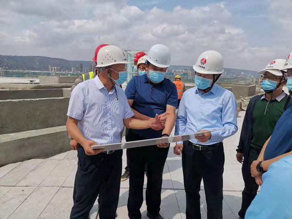 彬州市市長陳加寶蒞臨陜煤建設咸陽分公司銀西高鐵彬州站前廣場項目調研指導