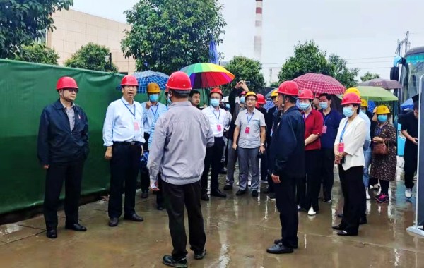 渭南市華州區政協主席王強國一行深入陜煤建設渭南分公司華縣站神渭管道輸煤項目調研指導工作