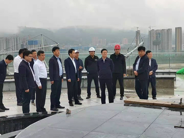 彬州市委書記王宏志、市長陳加寶一行蒞臨銀西高鐵彬州站前廣場項目檢查指導工作