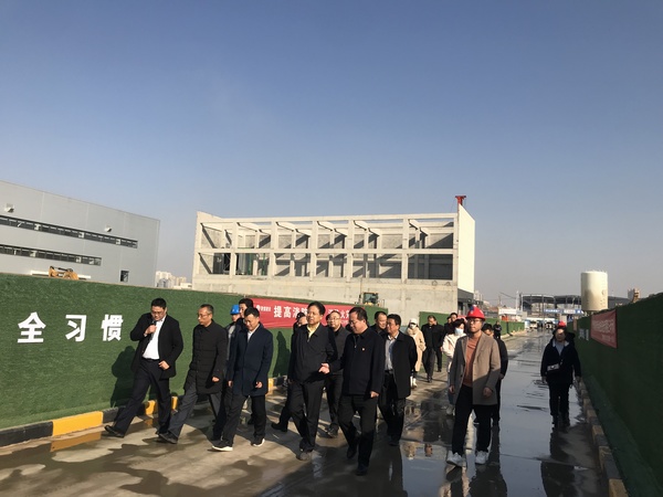 陜西省政協副主席楊冠軍一行深入陜煤建設天工公司承建的3萬噸/年礦用高分子材料示范項目調研指導工作