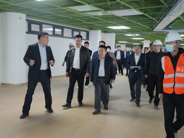 榆林城投集團(tuán)黨委書(shū)記、董事長(zhǎng)、總經(jīng)理郝君一行蒞臨北京師范大學(xué)榆林學(xué)校（幼兒園）項(xiàng)目檢查指導(dǎo)工作