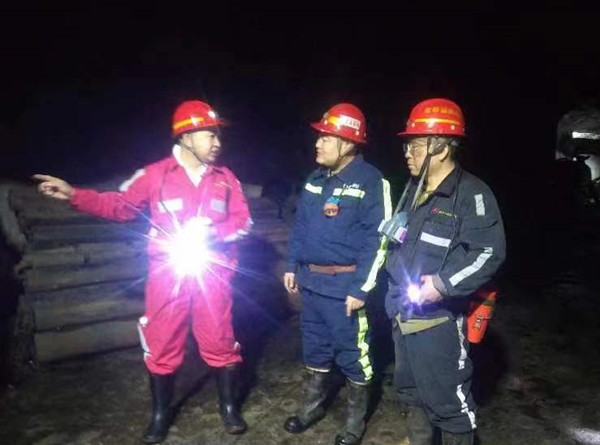 小保當?shù)V業(yè)公司領導蒞臨陜煤建設機電安裝公司項目部檢查慰問