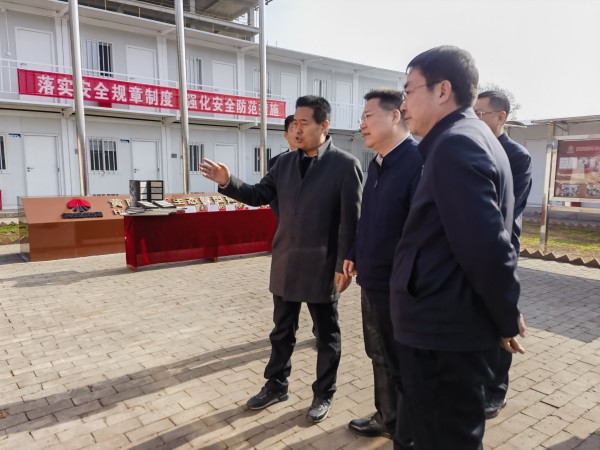 延安市市長嚴(yán)漢平蒞臨陜煤建設(shè)咸陽分公司黃陵年產(chǎn)40萬立方煤矸石制陶粒項目調(diào)研指導(dǎo)