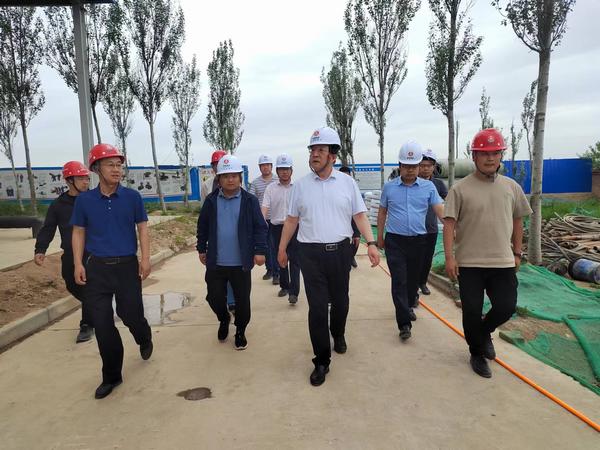 陜西彬長(zhǎng)集團(tuán)有限公司董事長(zhǎng)、黨委書(shū)記白永明一行蒞臨陜煤建設(shè)路橋分公司彬長(zhǎng)項(xiàng)目部檢查
