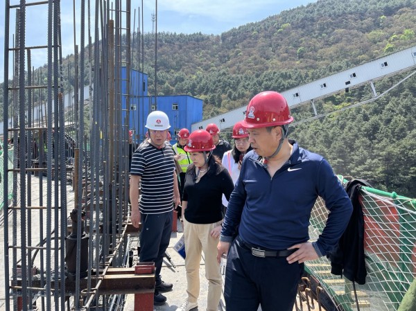 煤炭工業(yè)邯鄲工程造價(jià)管理站站長(zhǎng)叢樹(shù)茂一行蒞臨陜煤建設(shè)咸陽(yáng)分公司雙龍項(xiàng)目部實(shí)地調(diào)研