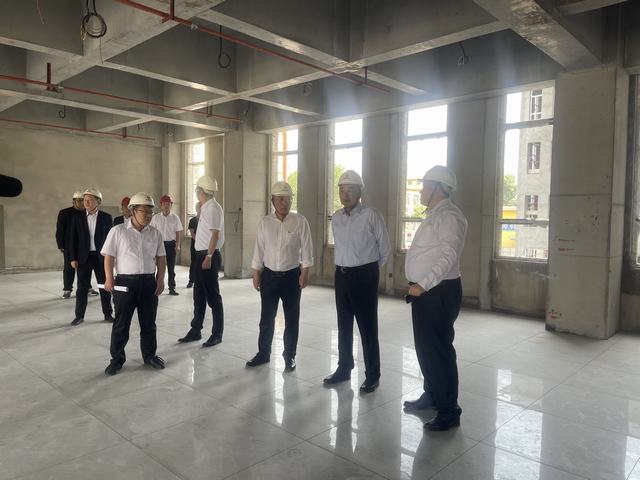 陜西陜煤韓城礦業(yè)有限公司黨委書(shū)記、董事長(zhǎng)張維新蒞臨陜煤建設(shè)韓城分公司下峪口煤礦調(diào)度指揮綜合辦公樓工程檢查指導(dǎo)工作