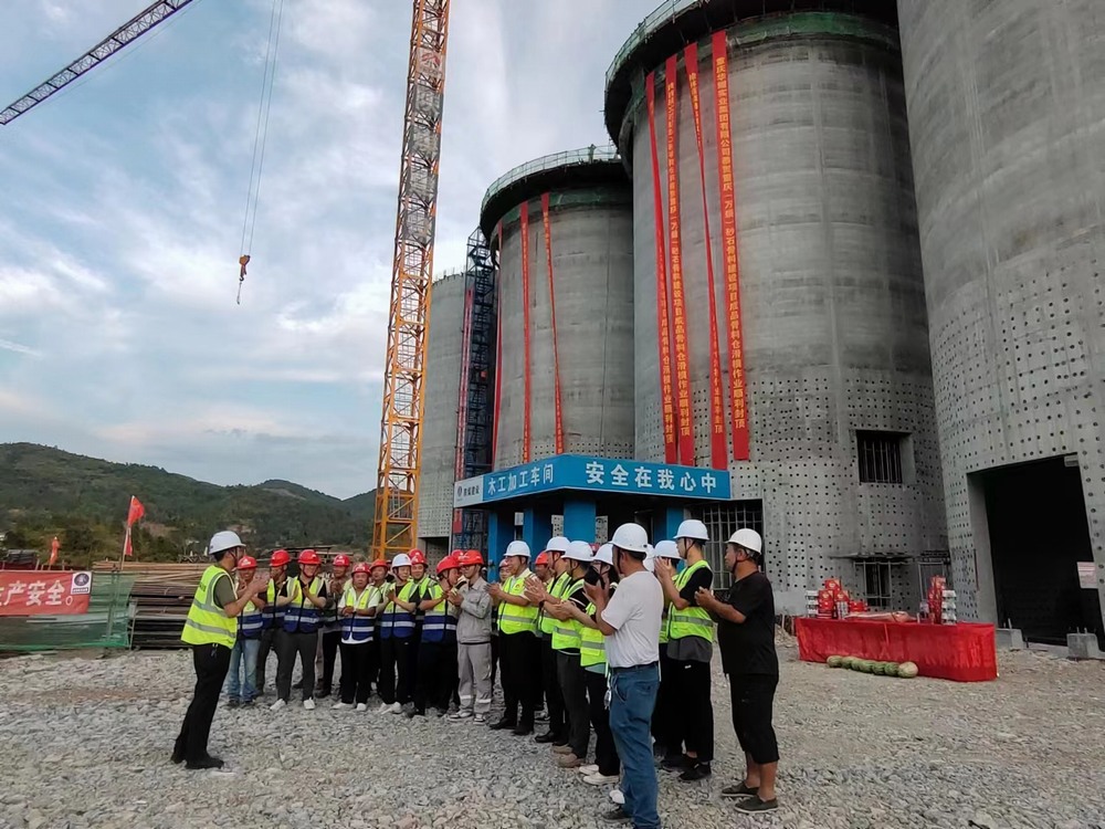 陜煤建設天工公司：重慶（萬盛）綠色建材關壩鎮年產500萬噸砂石骨料建設項目成品骨料倉滑模順利封頂