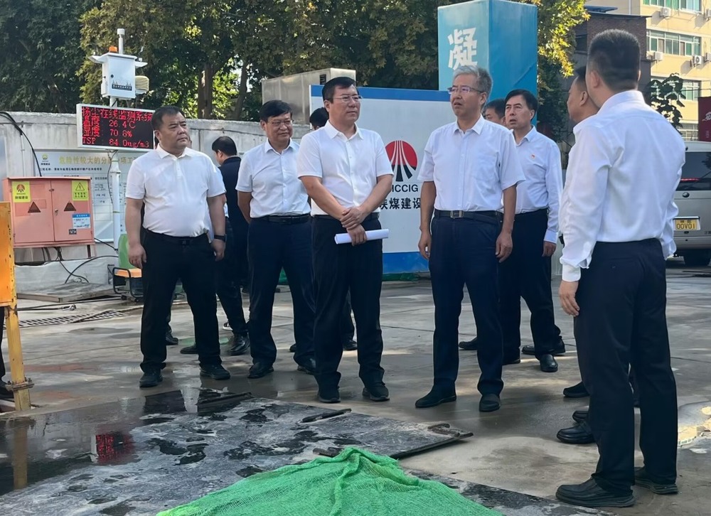 渭南市委副書記、市長陳曉勇一行蒞臨陜煤建設(shè)渭南分公司承建的梅園新村項(xiàng)目督導(dǎo)檢查工作
