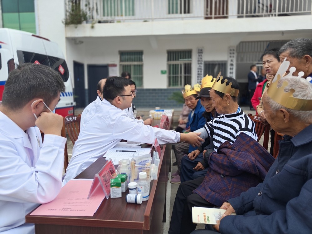 陜煤建設(shè)定點幫扶村開展“情暖老人幸福重陽”敬老活動