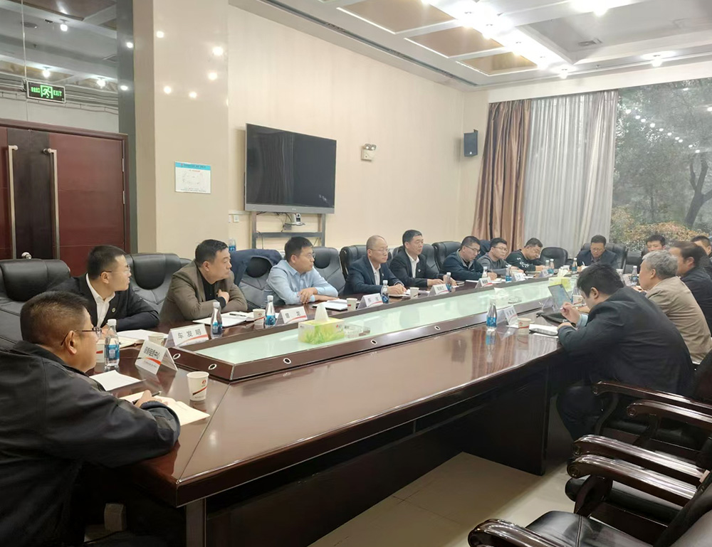 陜煤建設(shè)組織召開立井掘裝一體機研發(fā)專題會議