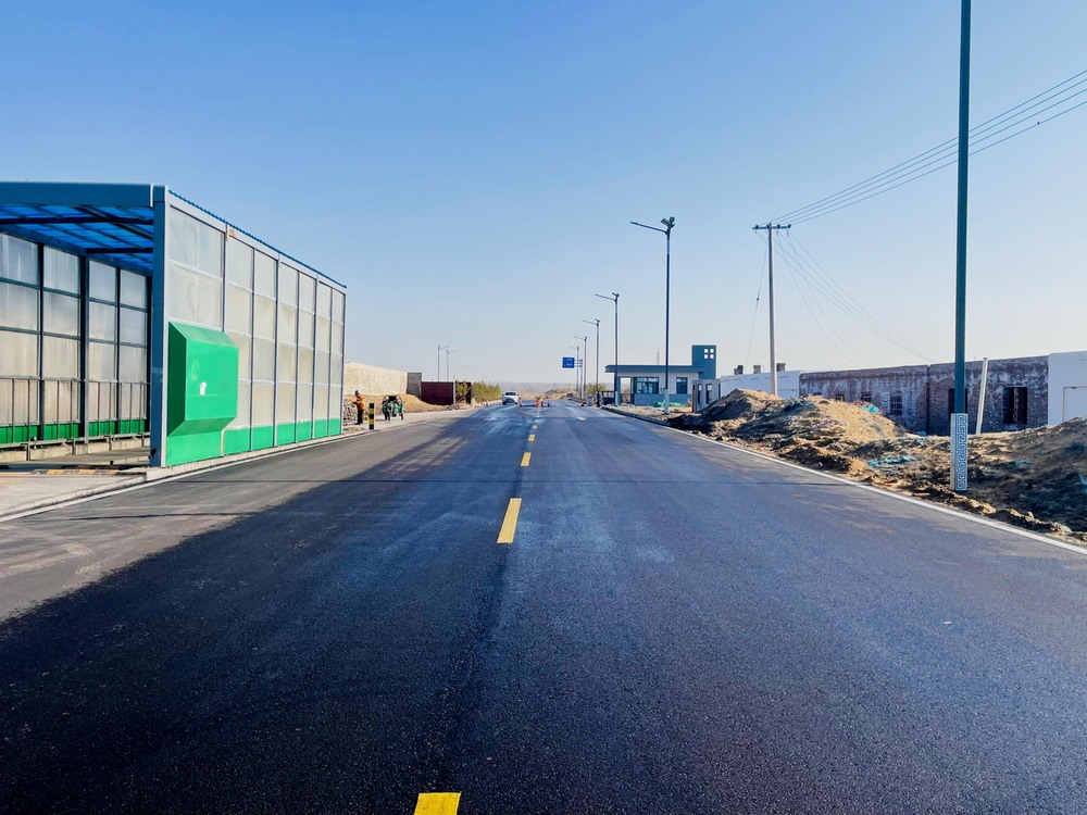 混凝土滑模機(jī)助力榆陽(yáng)煤炭物流園項(xiàng)目2#進(jìn)場(chǎng)道路施工中的應(yīng)用與優(yōu)勢(shì)