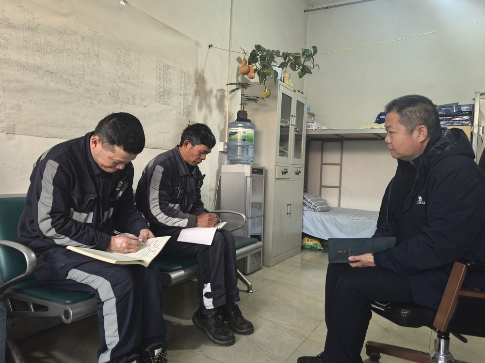 陜煤建設(shè)洗選煤運(yùn)營(yíng)公司紅柳林洗煤廠(chǎng)項(xiàng)目部：打開(kāi)“防艾燈”把好“方向盤(pán)”?駛進(jìn)“法治路”