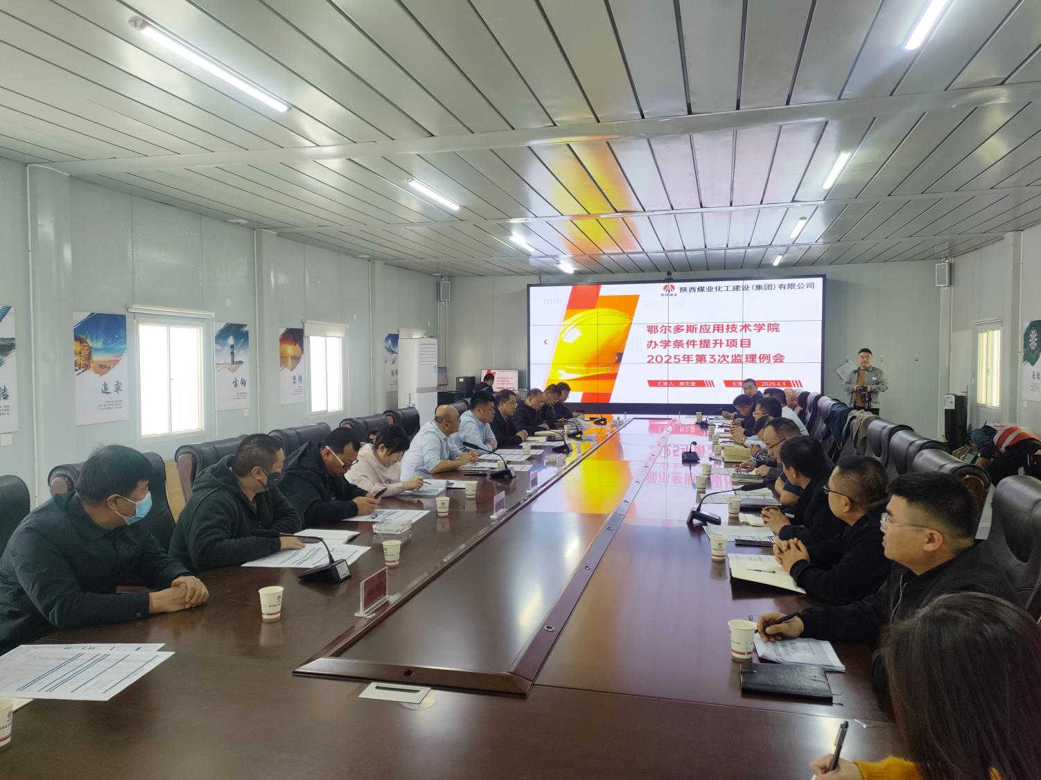 鄂爾多斯應用技術學院校領導現(xiàn)場督導推進工程建設