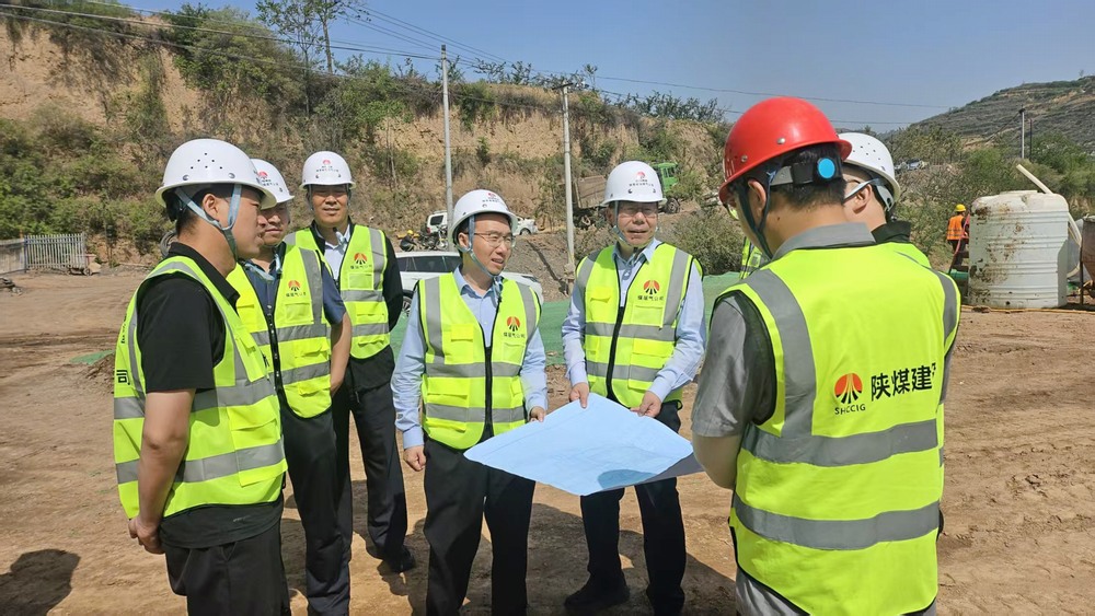 陜西省煤層氣開(kāi)發(fā)利用有限公司董事、總經(jīng)理張世宏一行深入天工公司基層項(xiàng)目檢查指導(dǎo)