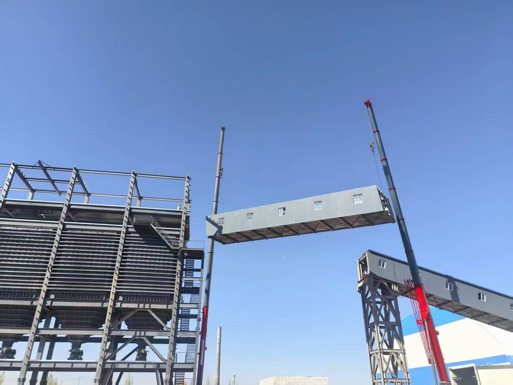 陜煤建設(shè)天工公司新疆第一項(xiàng)目部：雙機(jī)協(xié)作展絕技，棧橋凌空貫長虹